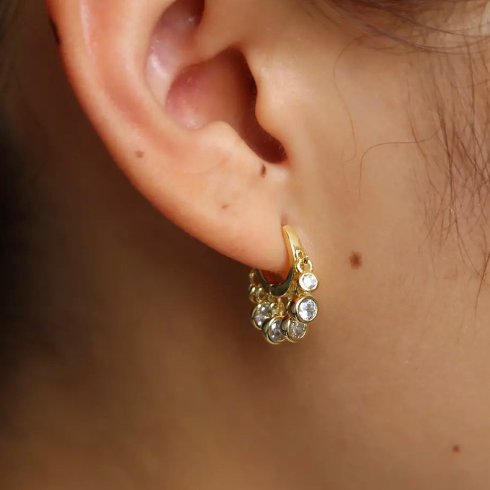 925 Silver Charming Tiny Cz Dangling Dot Earrings - image 1